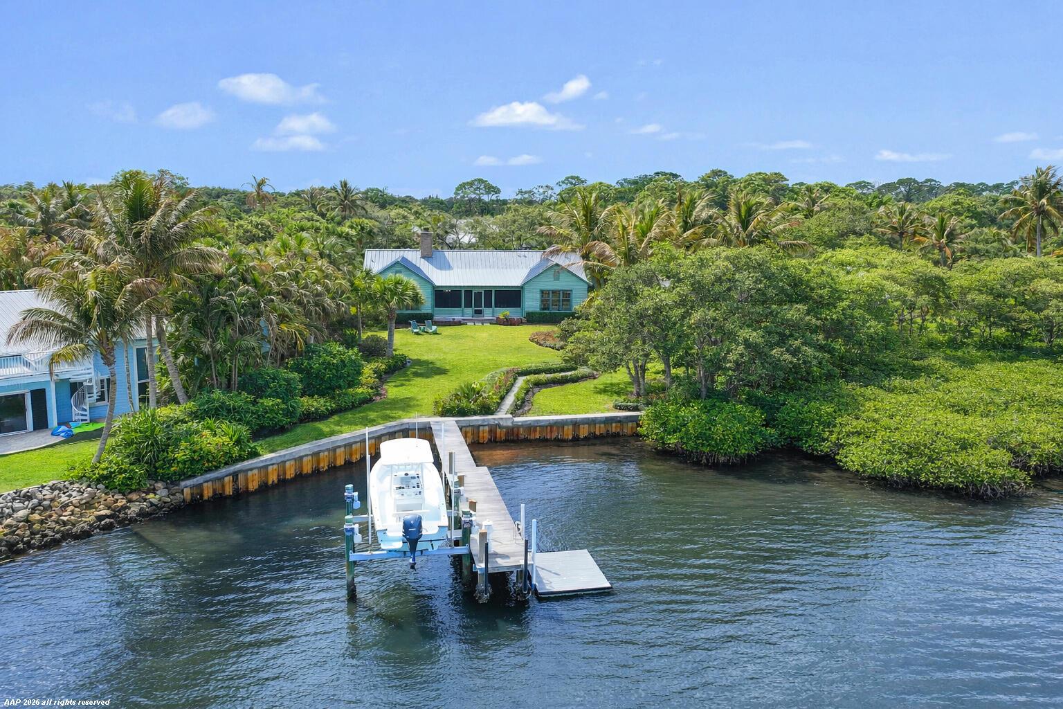Image 3: Dock and Lift