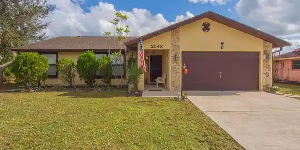 2543 SE Price Court
