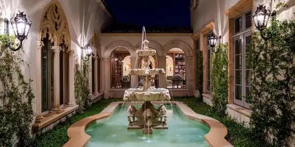Image 4: Interior Courtyard