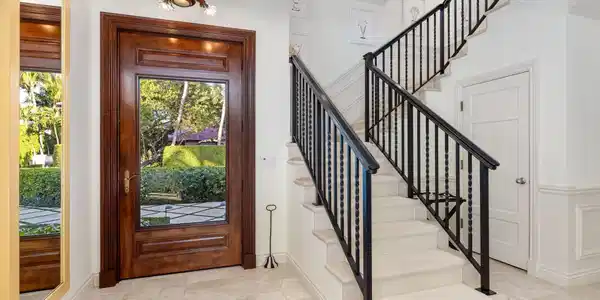 Image 4: Foyer