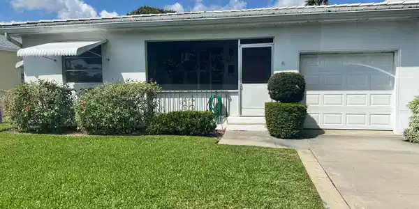 1205 N Palmway