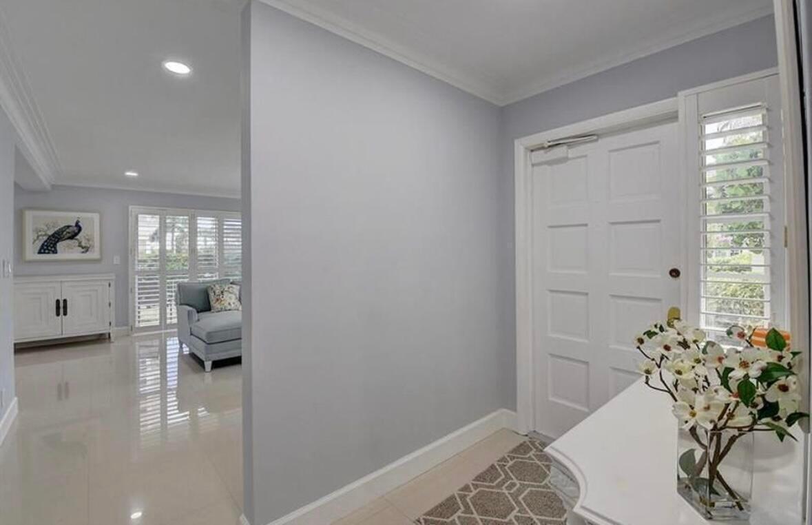 Image 3: Foyer