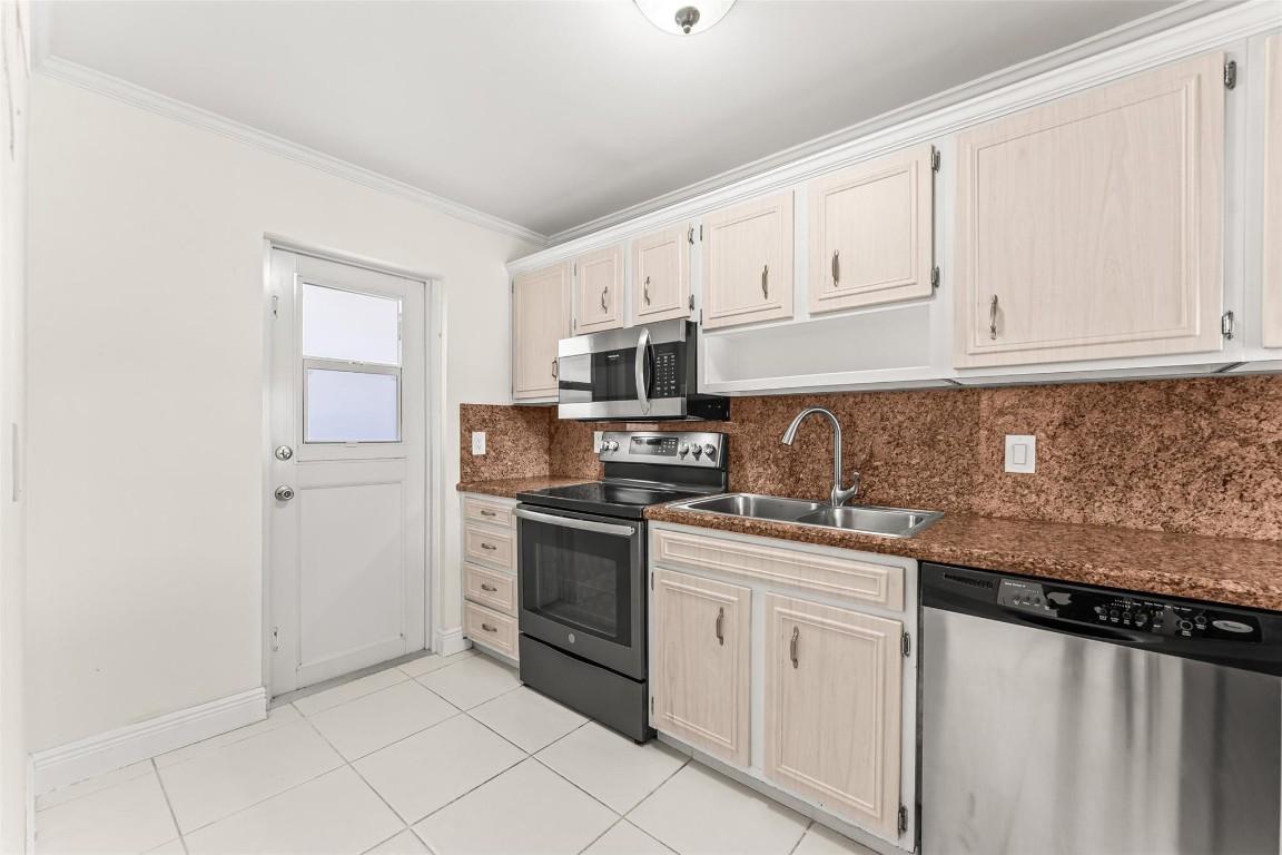 Image 2: Photo 2