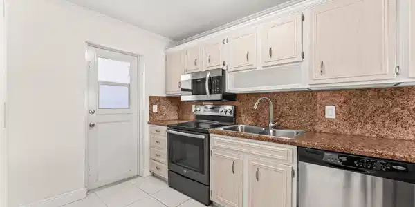 Image 2: Photo 2