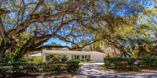 912 Coquina Lane