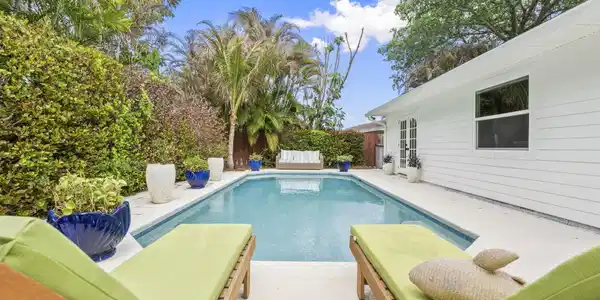 Image 2: Pool