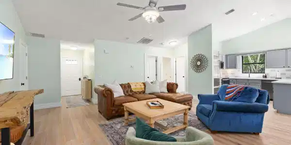 Image 3: Living