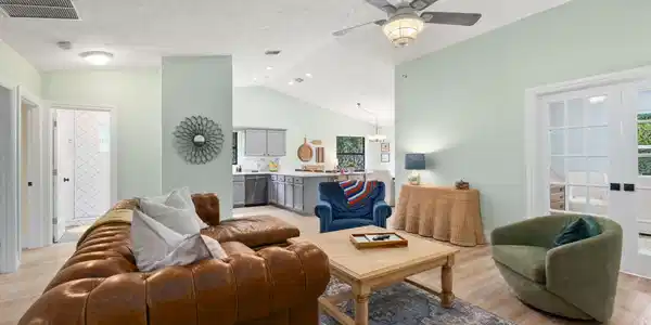 Image 4: Living
