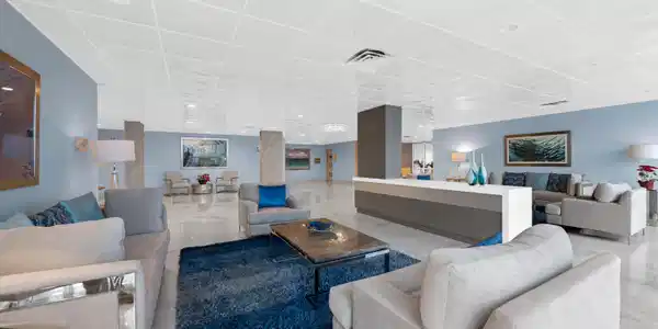 Image 4: Lobby