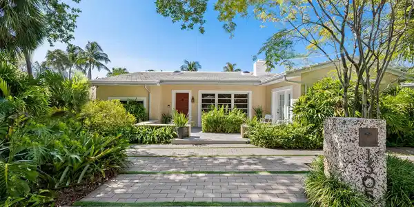 1305 Ponce De Leon Dr