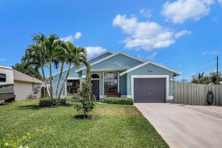 5735 SE Mitzi Lane