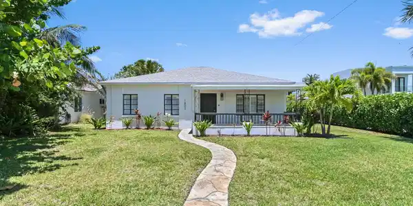 1802 N Lakeside Drive