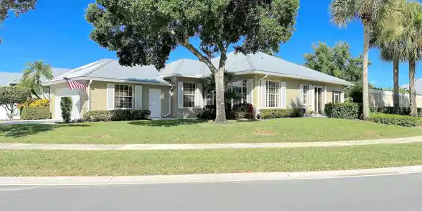 1910 SW York Lane