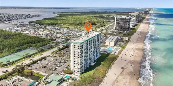 Image 2: 8th floor ocean front!