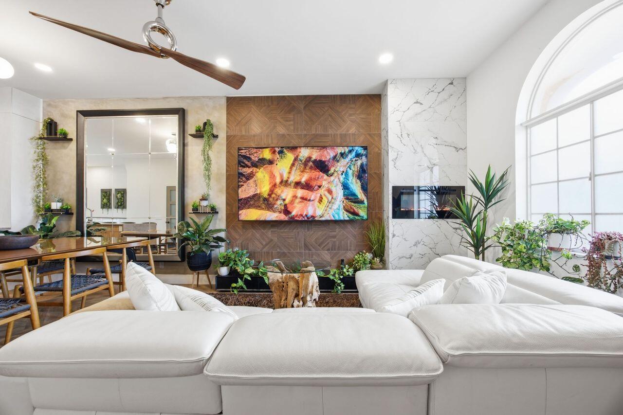 Image 4: Living Area 2