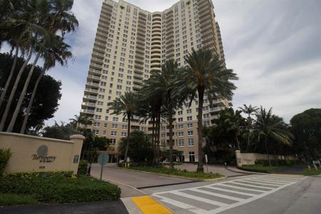19501 W Country Club Dr