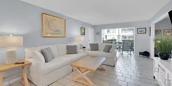 6247 Bay Club Dr
