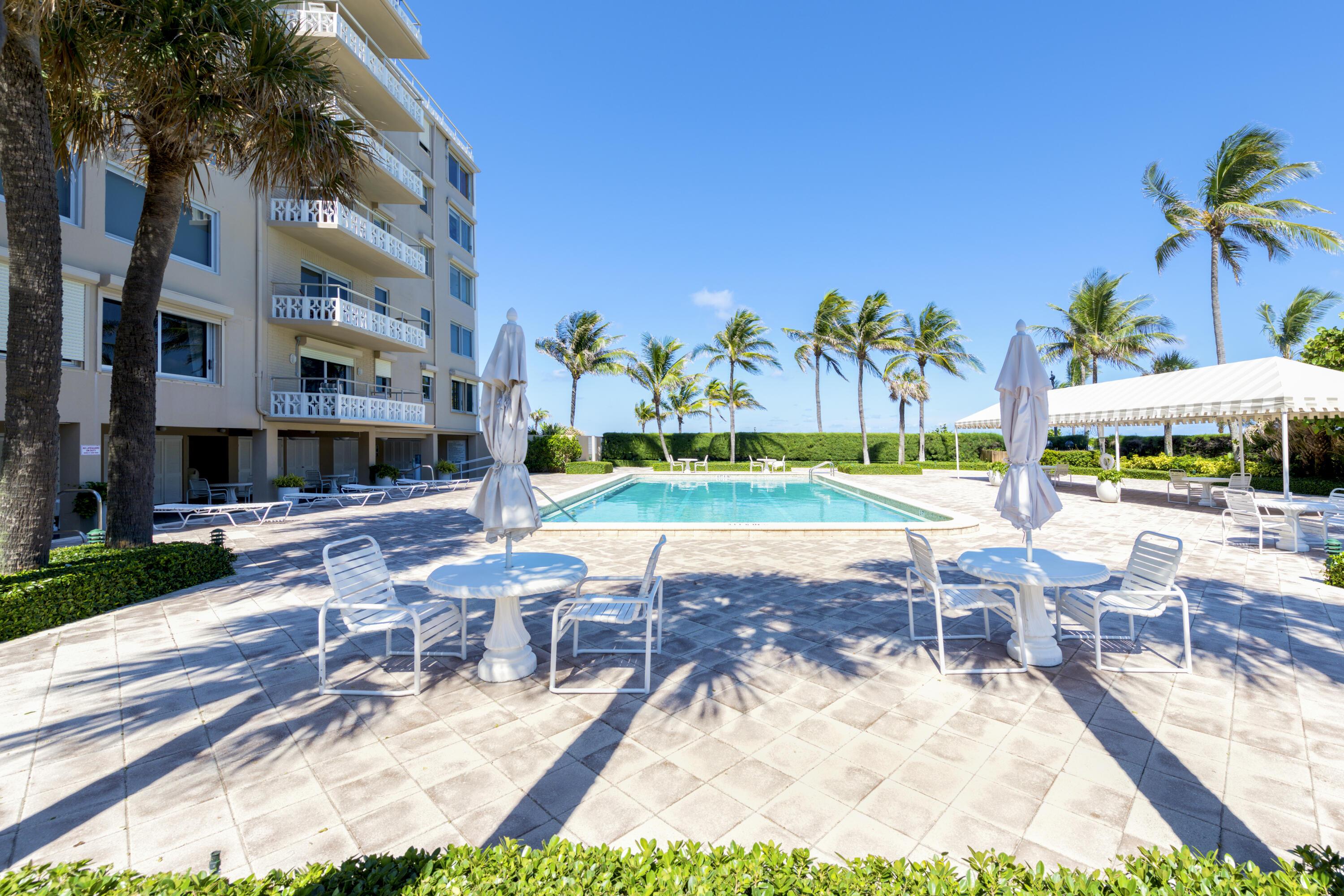 Image 4: Pool area