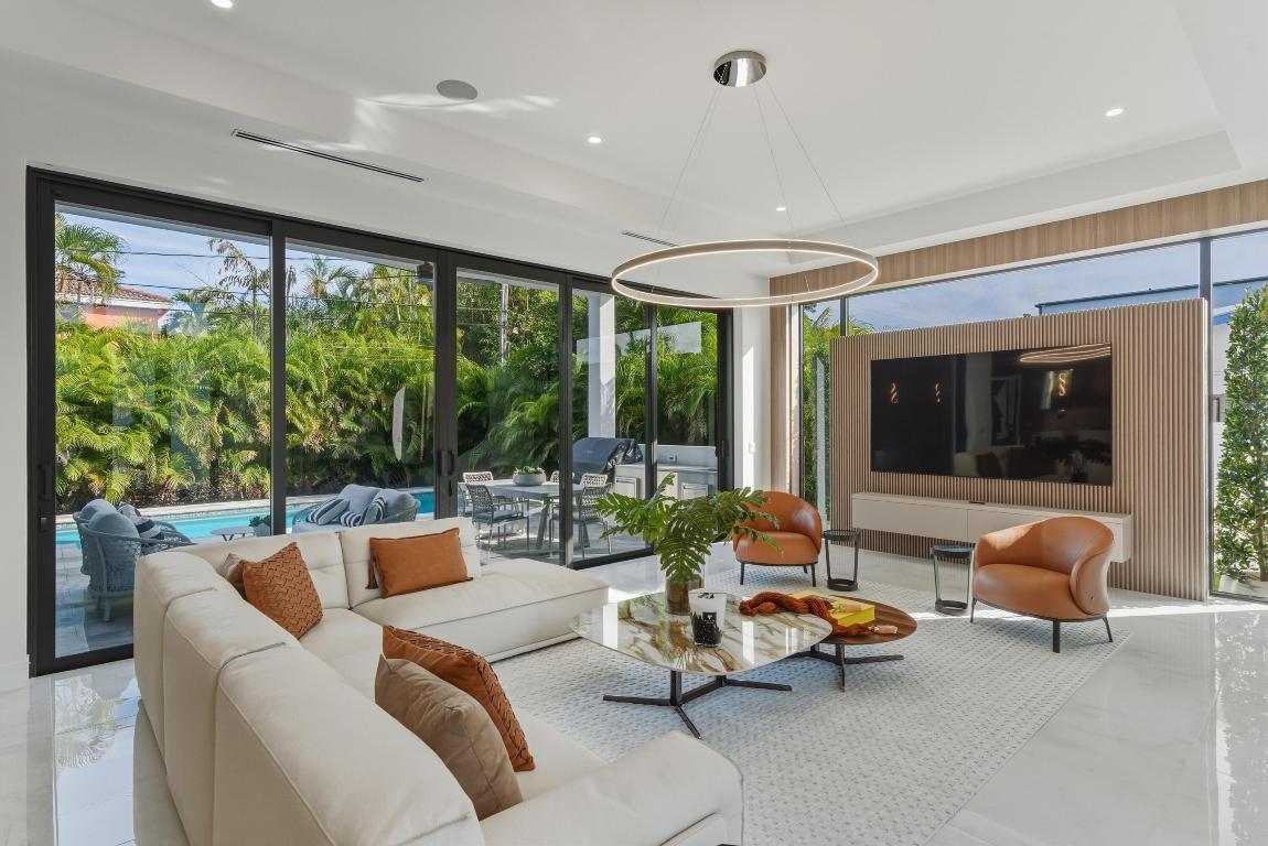 Image 3: 1050 NE 3rd Ave Boca Raton FL 42