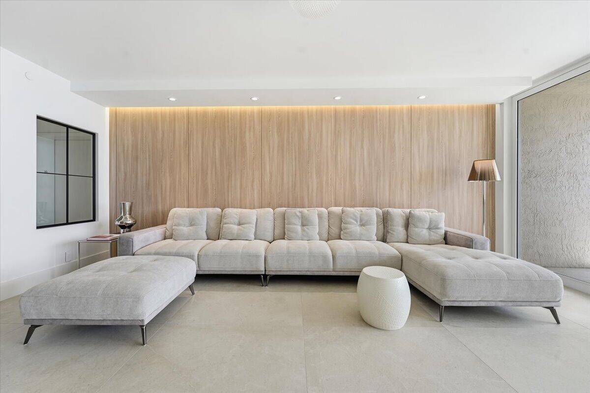 Image 3: living room