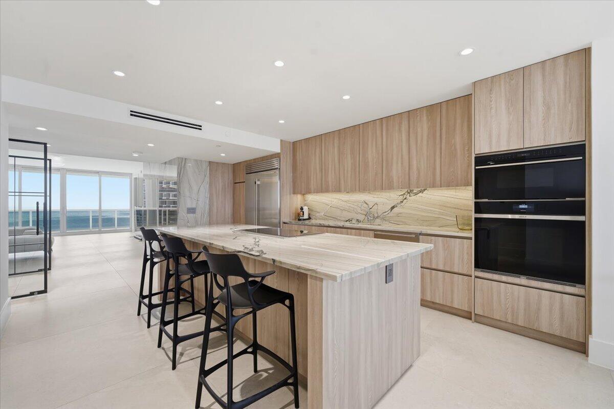 Image 4: kitchen