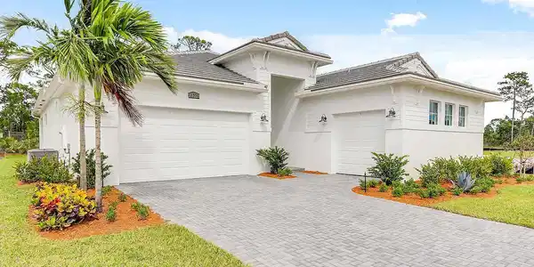 2301 SE Canopy Cove Lane