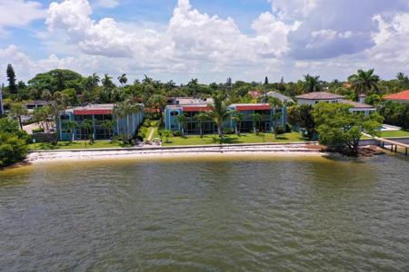 1430 S Lakeside Drive