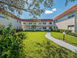 11 Vista Palm Ln