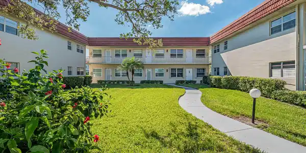11 Vista Palm Ln