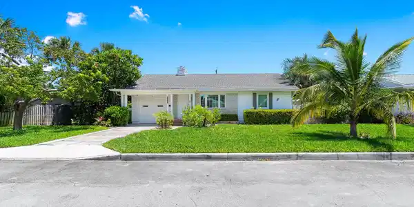 1714 N Palmway