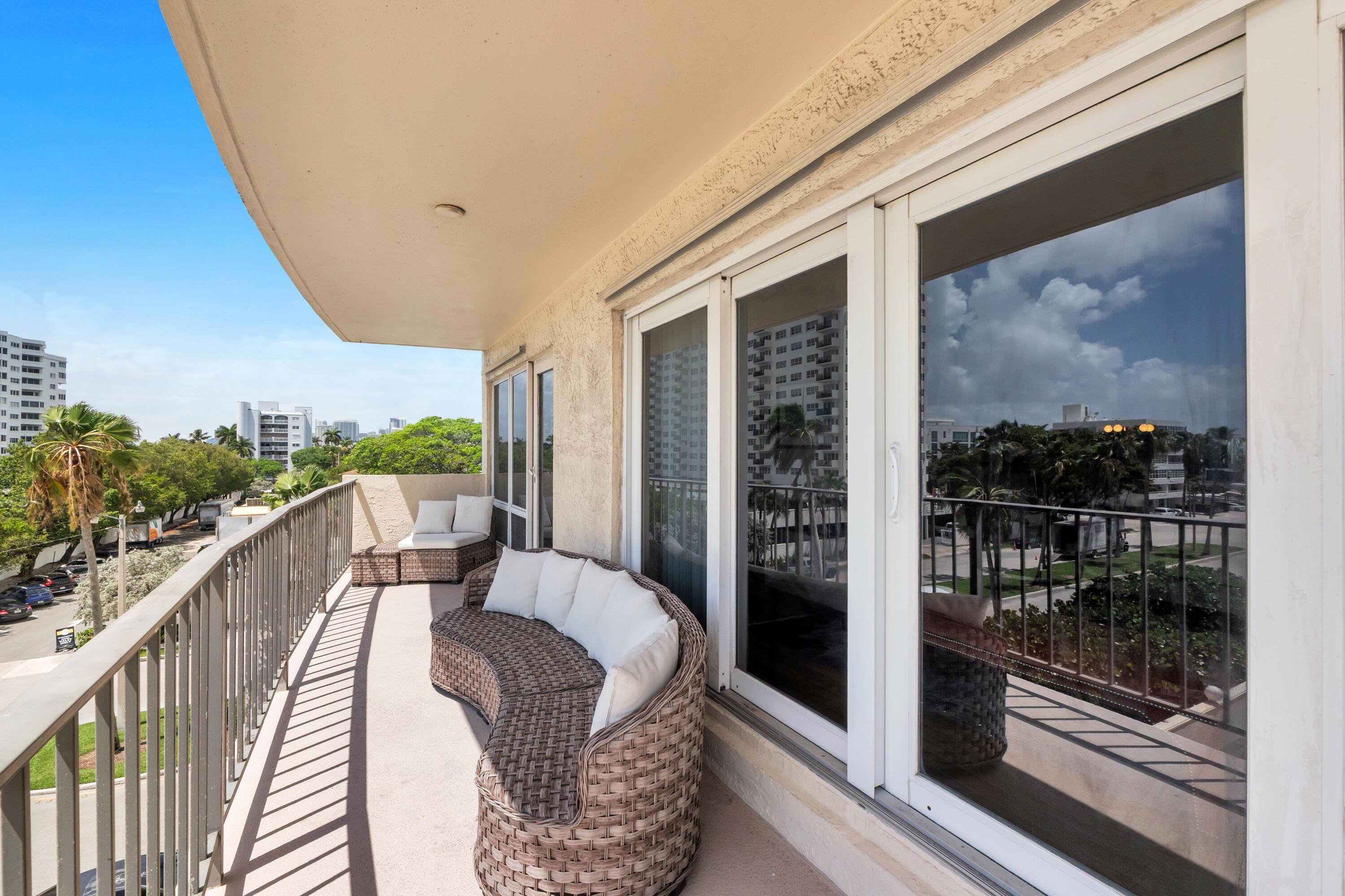 Image 3: 2500 E Las Olas Blvd u409-2