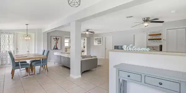 Image 3: 4