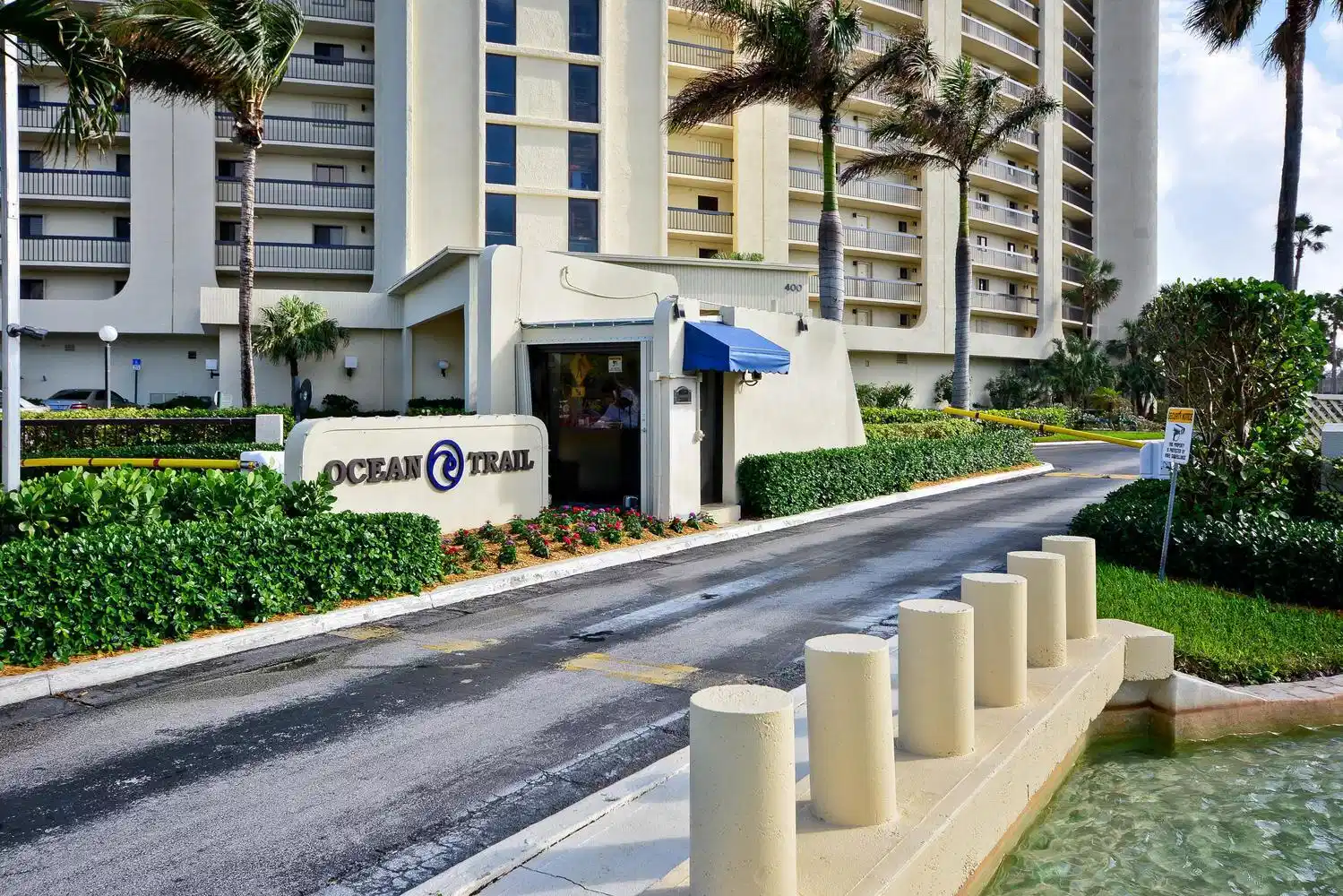 Image 1: Ocean Trail gate entrance