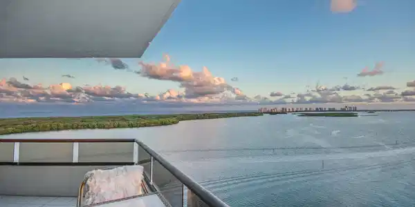 100 Lakeshore Drive