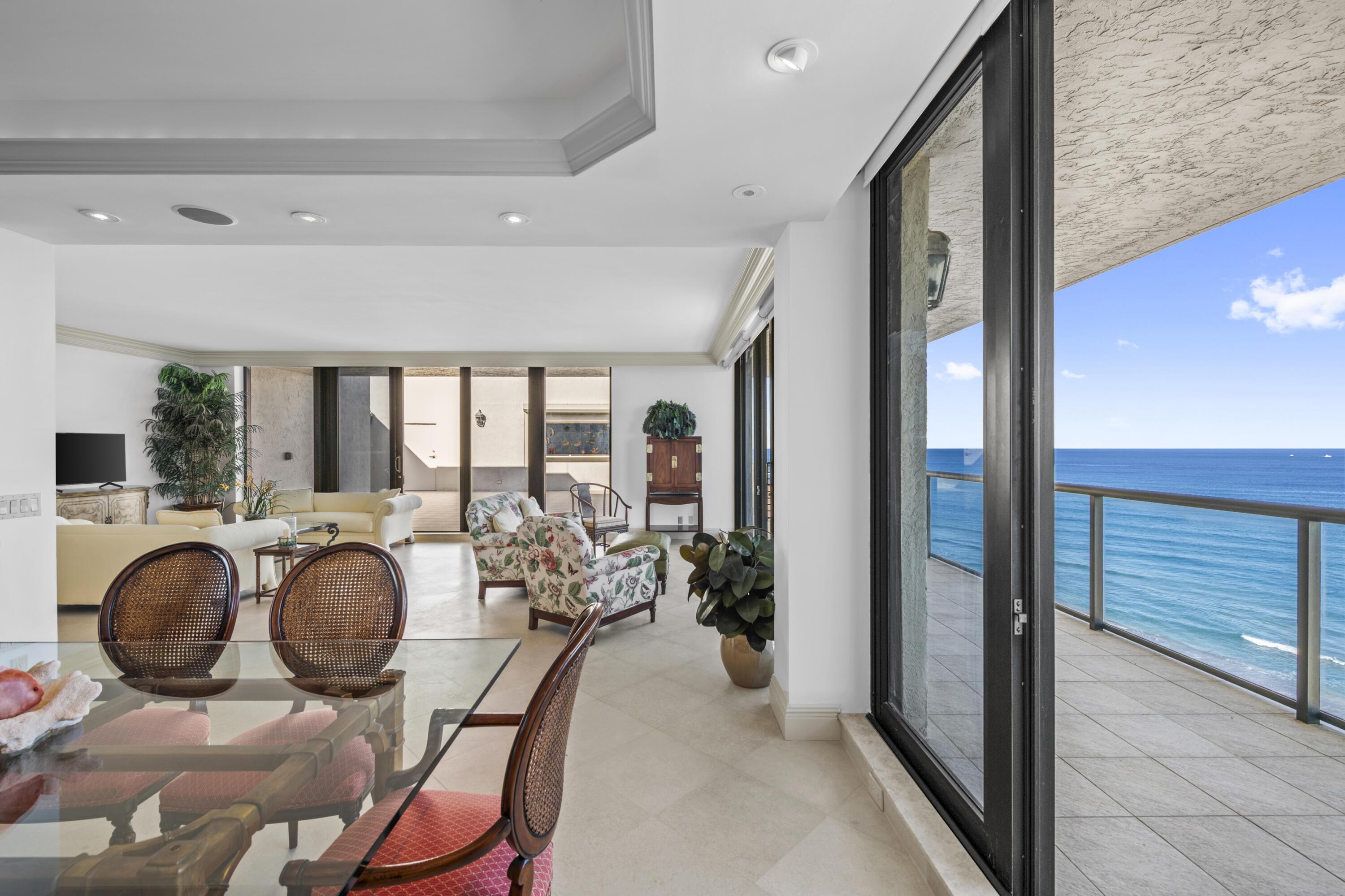 Image 3: Floor to ceiling walls of glass