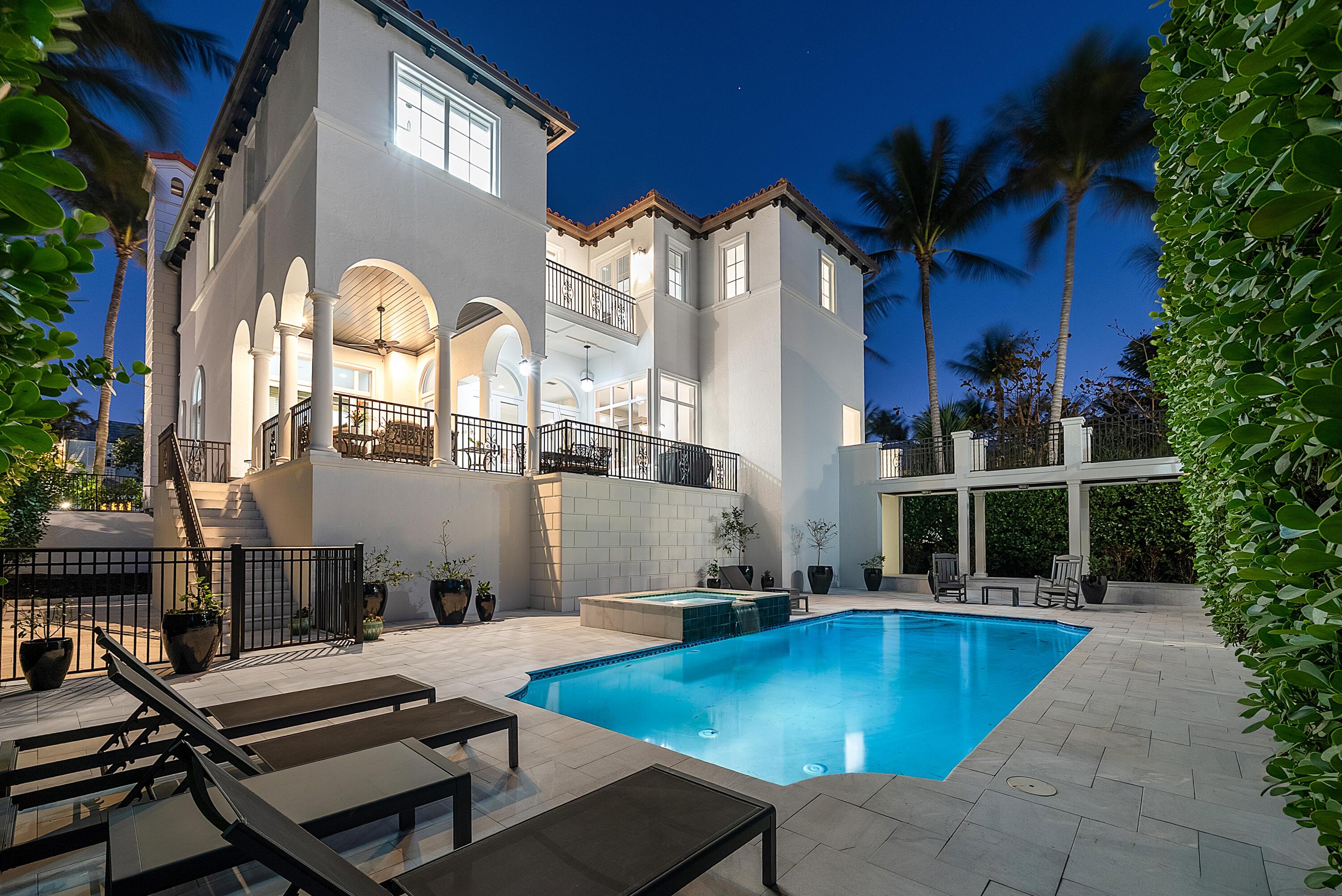 Image 3: Back Twilight