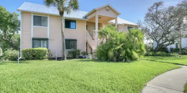 5720 Pelican Pointe Drive