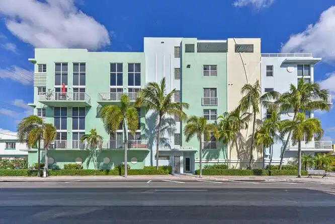 Image 1: 108 Lake Ave 403 Carol-002-008-666x445