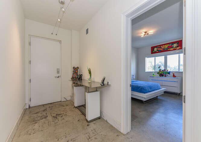 Image 4: 108 Lake Ave 403 Carol-004-017-666x473