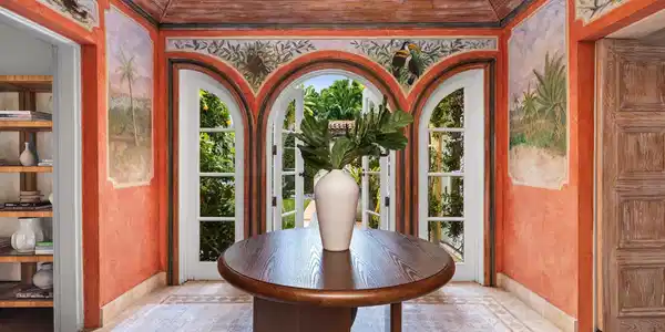 Image 3: Foyer