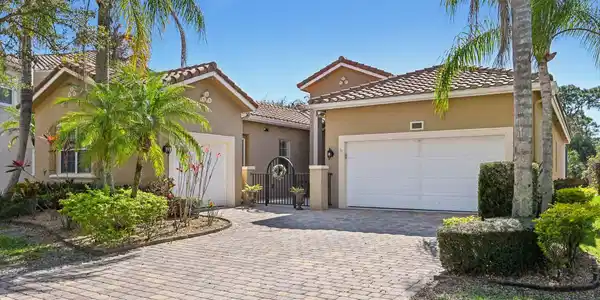 5588 SW Bellflower Court