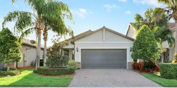572 SE Monet Drive