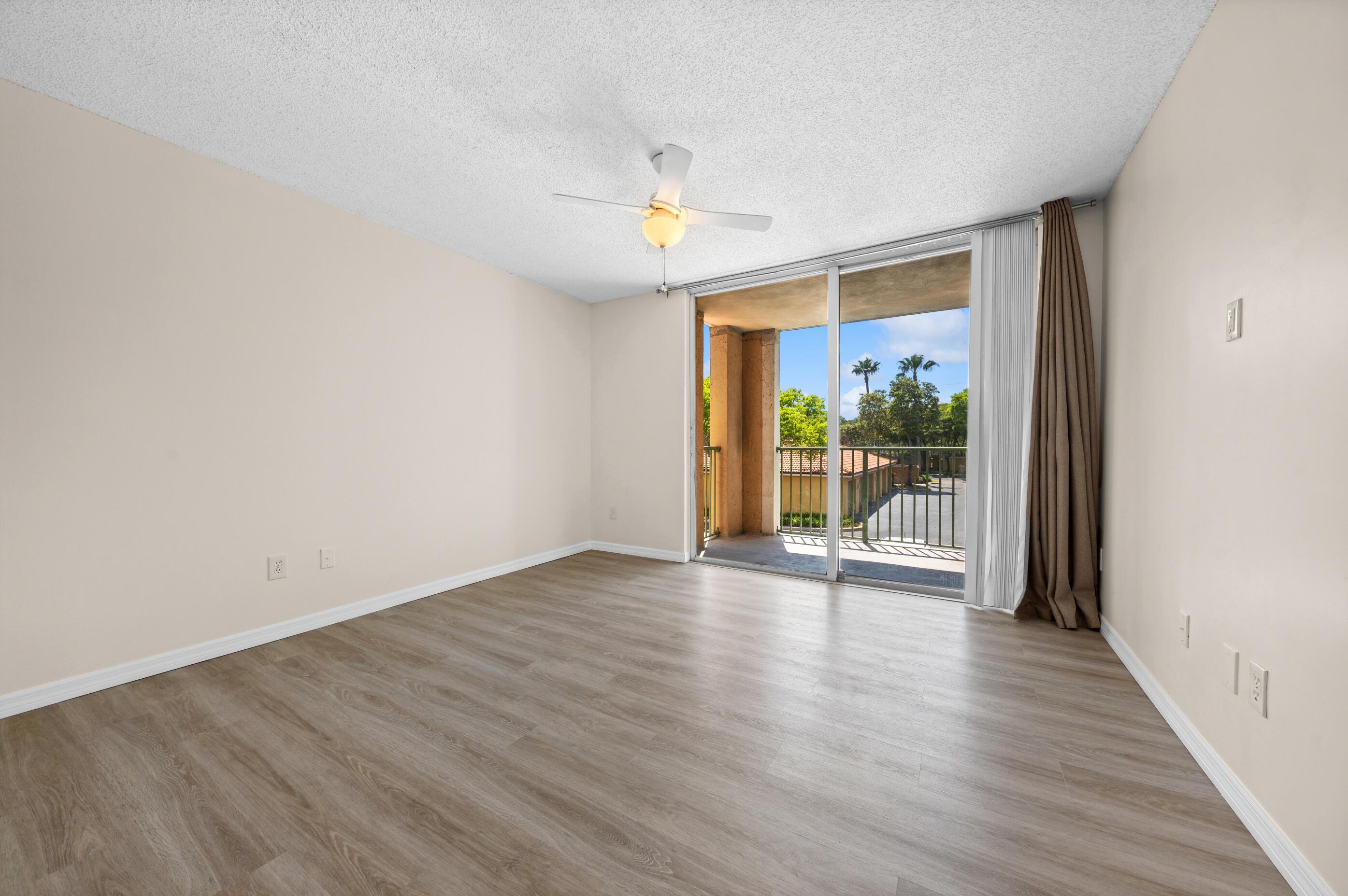 Image 2: LIVING ROOM