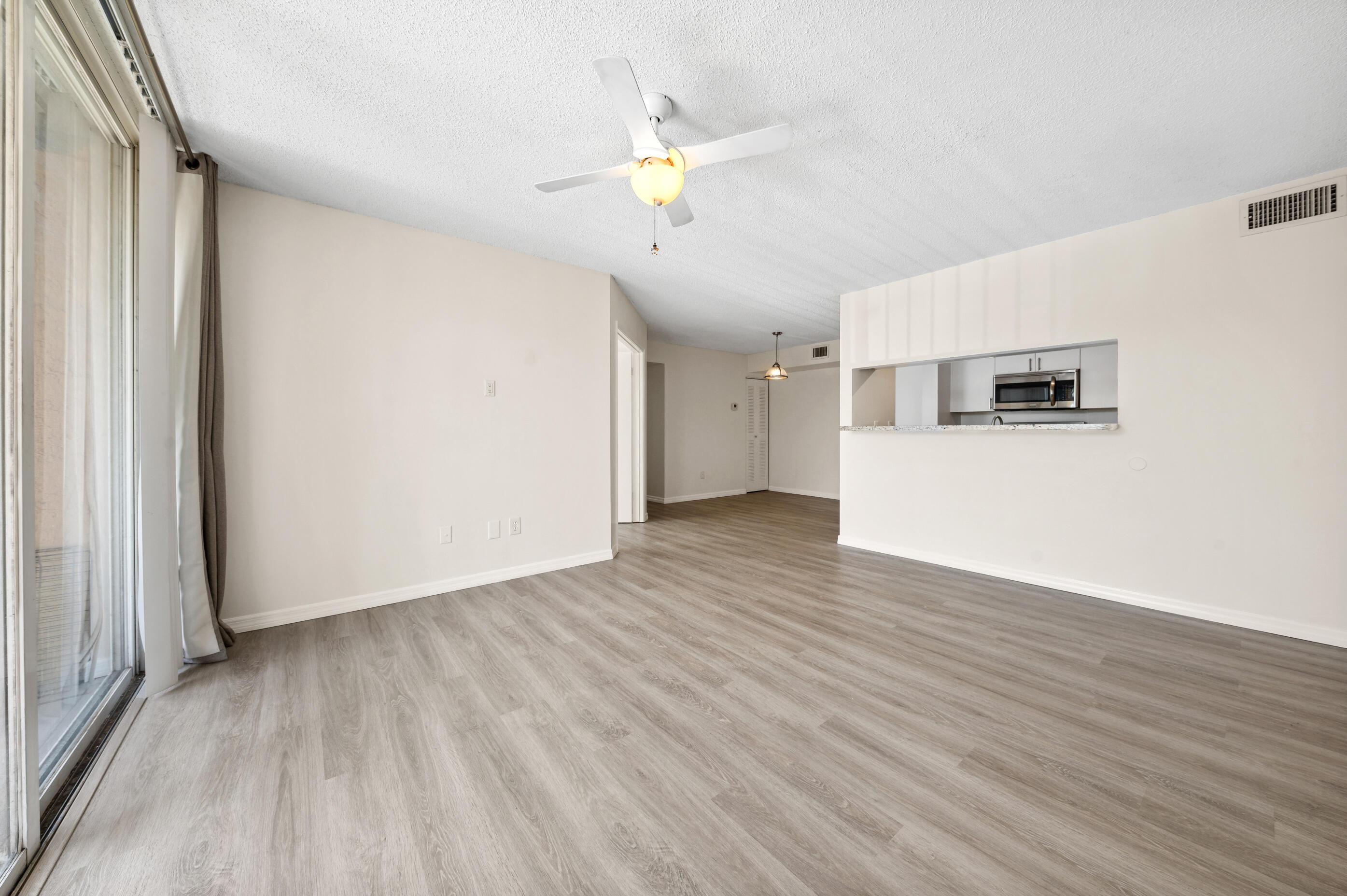 Image 3: LIVING ROOM TO KITCHEN
