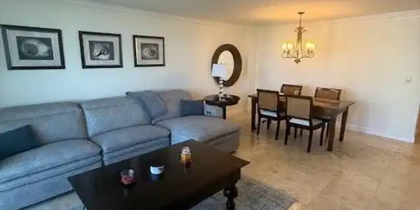 Image 4: Family/dining area