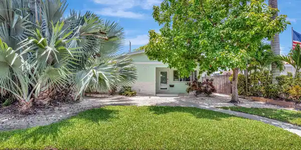 Image 3: 1-web-or-mls-DSC04095