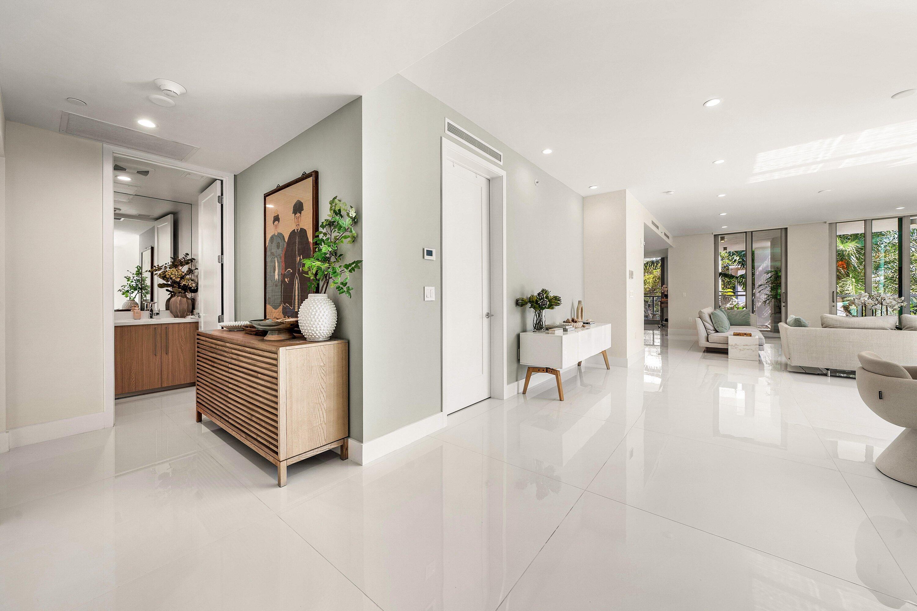 Image 4: Entry/Foyer