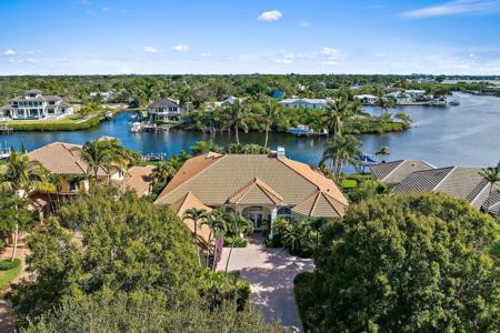 18829 SE Windward Island Lane