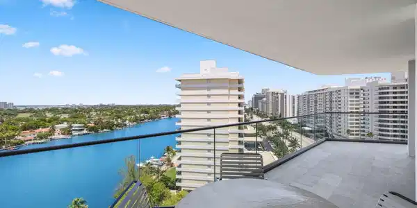 5500 Collins Avenue