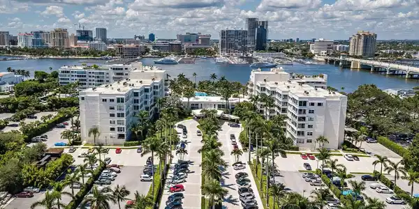 44 Cocoanut Row